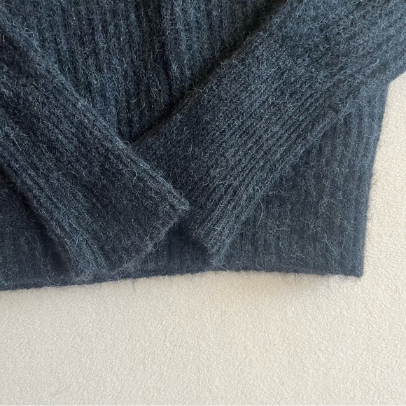 Everlane Women’s The Alpaca Crew Sweater Black Heather size XS - Picture 7 of 14